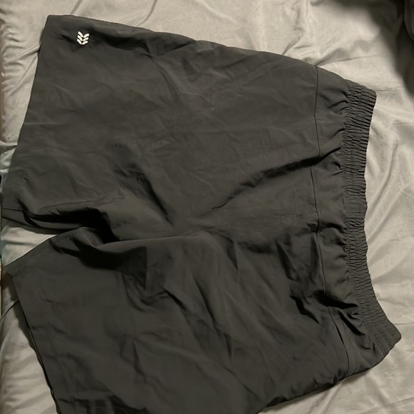 Black shorts - Picture 3 of 3